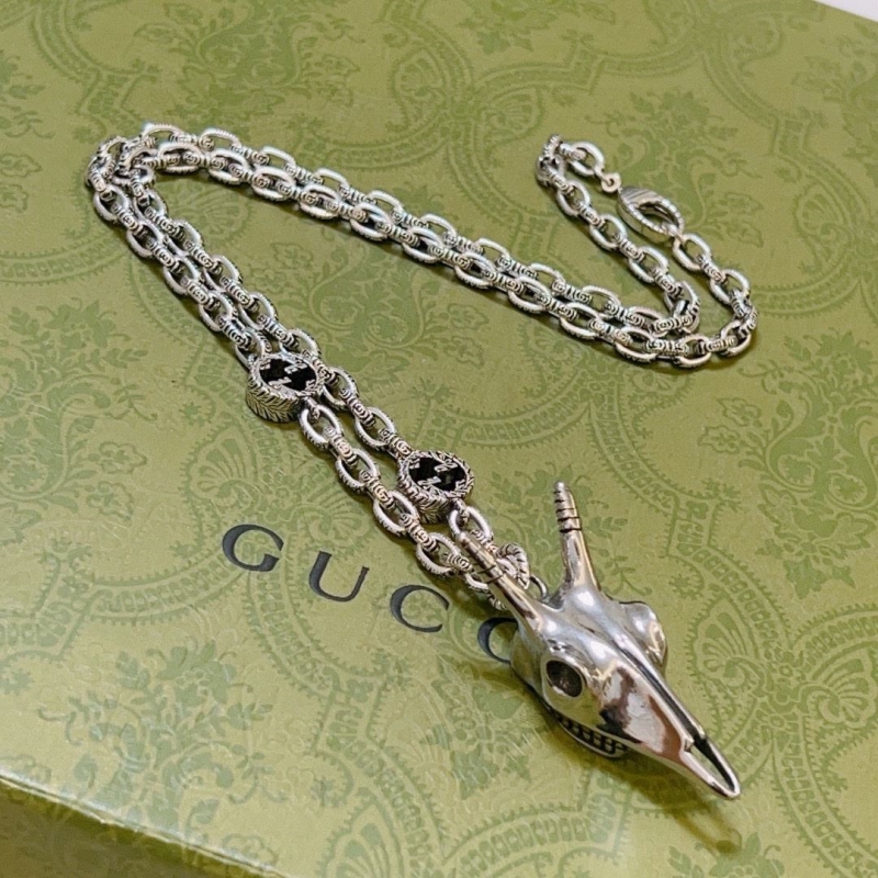 G*u*i necklaces